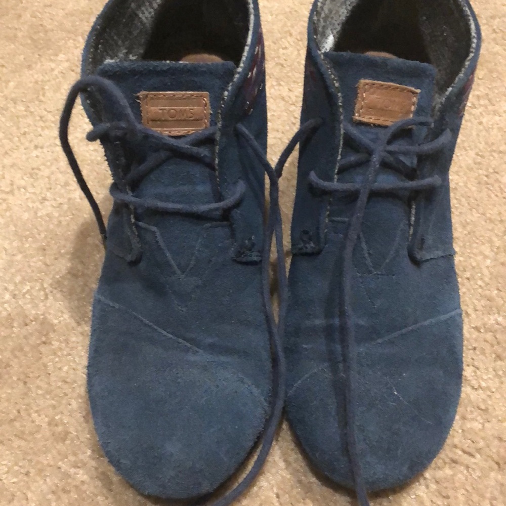 Navy blue suede wedge booties with embroidery